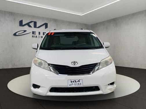 2011 Toyota Sienna LE