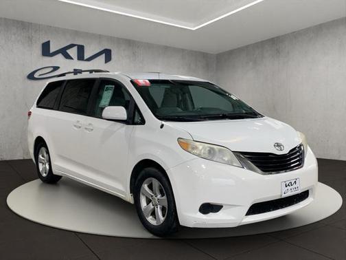 2011 Toyota Sienna LE