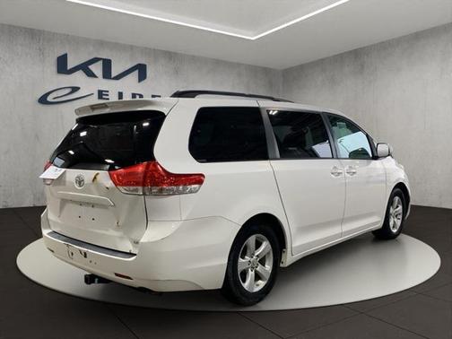 2011 Toyota Sienna LE