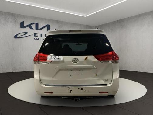 2011 Toyota Sienna LE