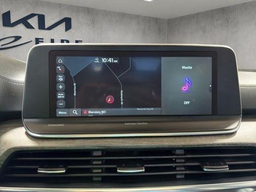 Everlasting Silver 2022 Kia Telluride SX