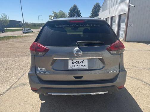 Gun Metallic 2018 Nissan Rogue SL