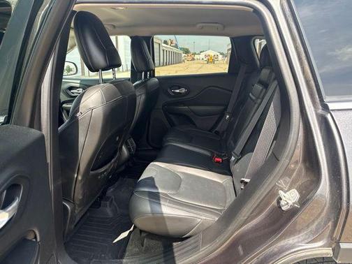 Granite Crystal Metallic Clearcoat 2015 Jeep Cherokee Limited