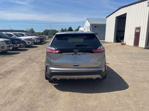 Iconic Silver Metallic 2020 Ford Edge SEL