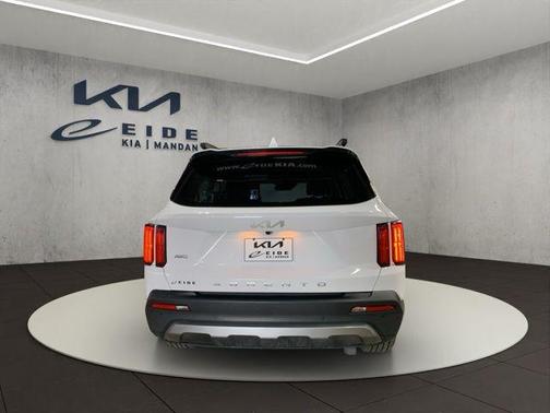 Glacial White Pearl 2022 Kia Sorento SX