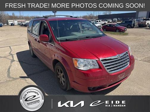 Brilliant Black Crystal Pearlcoat 2008 Chrysler Town & Country Touring
