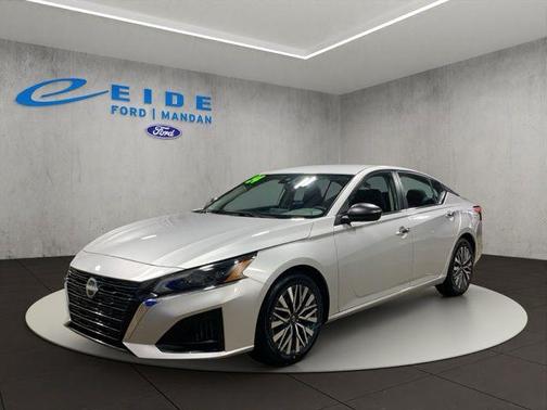 Brilliant Silver Metallic 2024 Nissan Altima 2.5 SV