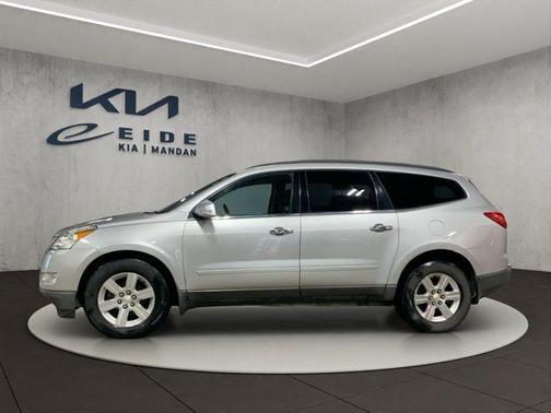 Silver Ice Metallic 2011 Chevrolet Traverse 2LT