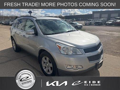 Silver Ice Metallic 2011 Chevrolet Traverse 2LT