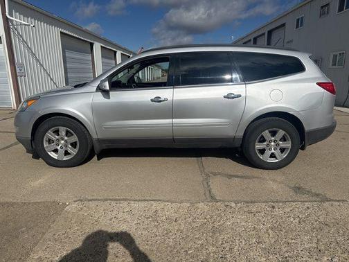 Silver Ice Metallic 2011 Chevrolet Traverse 2LT