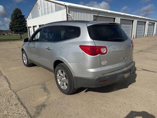 Silver Ice Metallic 2011 Chevrolet Traverse 2LT