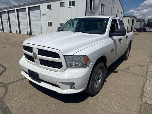 Brilliant Black Crystal Pearlcoat 2017 RAM 1500 Express