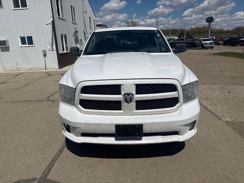 Brilliant Black Crystal Pearlcoat 2017 RAM 1500 Express