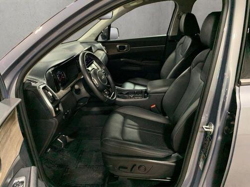 Everlasting Silver 2023 Kia Sorento S