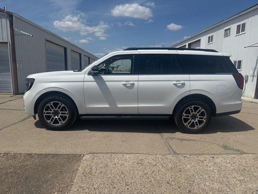White Metallic 2025 Ford Expedition Active
