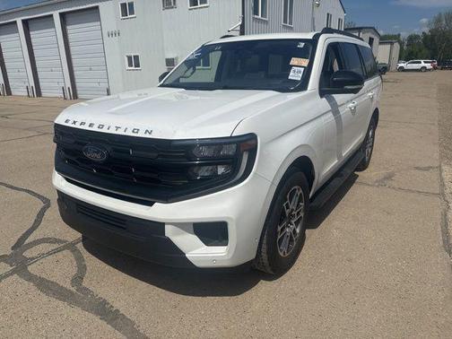 White Metallic 2025 Ford Expedition Active