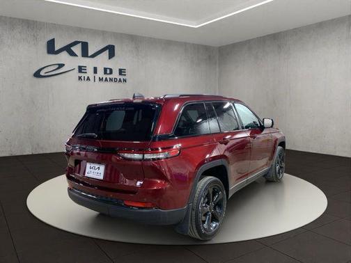 Velvet Red Pearlcoat 2023 Jeep Grand Cherokee Altitude