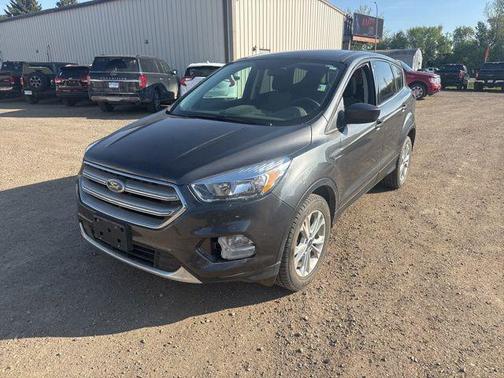 Ruby Red Metallic Tinted Clearcoat 2017 Ford Escape SE