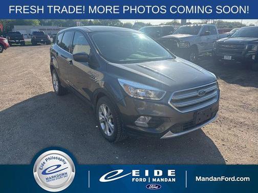 Ruby Red Metallic Tinted Clearcoat 2017 Ford Escape SE