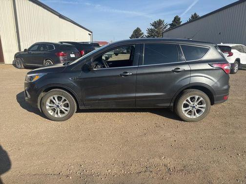 Ruby Red Metallic Tinted Clearcoat 2017 Ford Escape SE
