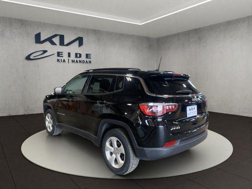 Diamond Black Crystal Pearlcoat 2019 Jeep Compass Latitude