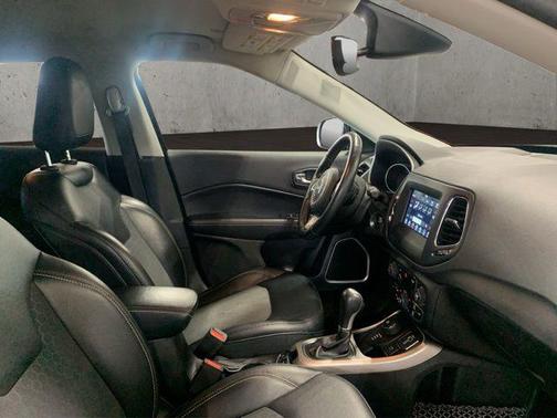 Diamond Black Crystal Pearlcoat 2019 Jeep Compass Latitude