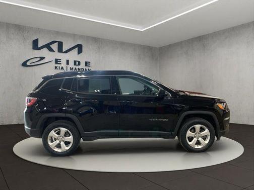Diamond Black Crystal Pearlcoat 2019 Jeep Compass Latitude