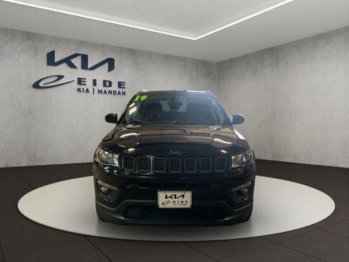 Diamond Black Crystal Pearlcoat 2019 Jeep Compass Latitude