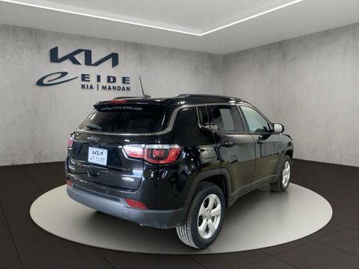 Diamond Black Crystal Pearlcoat 2019 Jeep Compass Latitude