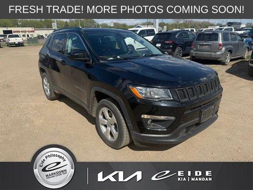 Diamond Black Crystal Pearlcoat 2019 Jeep Compass Latitude