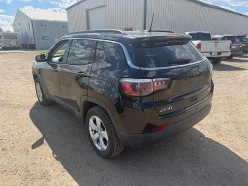 Diamond Black Crystal Pearlcoat 2019 Jeep Compass Latitude