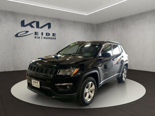 Diamond Black Crystal Pearlcoat 2019 Jeep Compass Latitude
