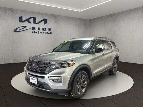 Iconic Silver Metallic 2023 Ford Explorer XLT