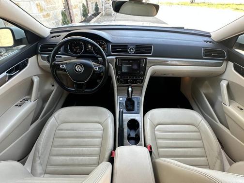 2017 Volkswagen Passat 1.8T SEL Premium