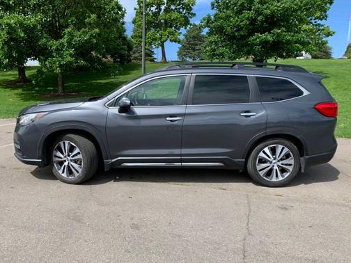 Photo 4 of 29 of 2019 Subaru Ascent Touring