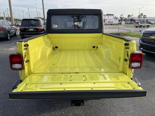 2023 Jeep Gladiator Sport
