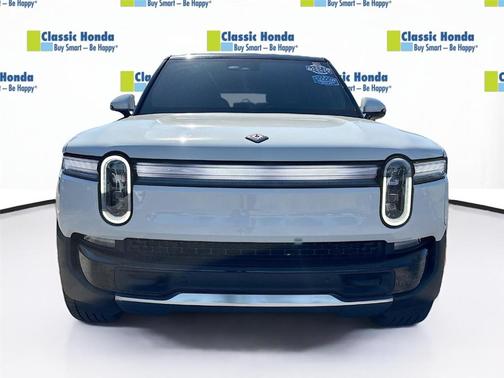 2025 Rivian R1S Adventure