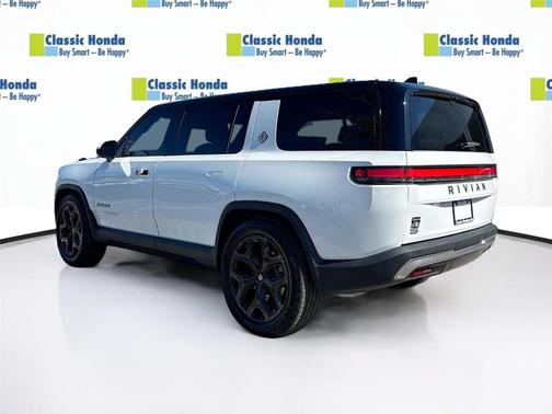 2025 Rivian R1S Adventure