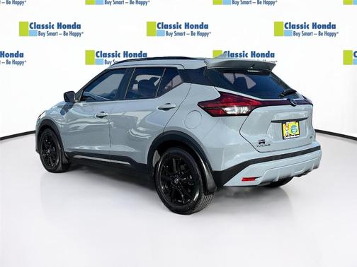 2021 Nissan Kicks SR