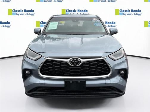 Moondust 2021 Toyota Highlander LE