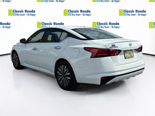 Glacier White 2025 Nissan Altima SV