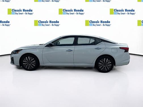 Glacier White 2025 Nissan Altima SV