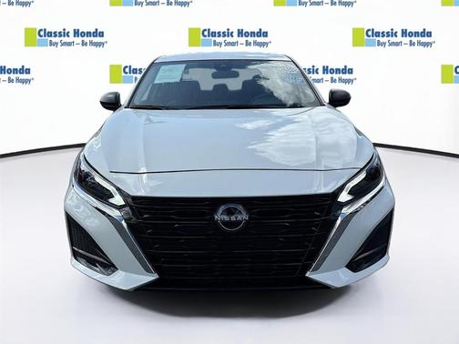 Glacier White 2025 Nissan Altima SV