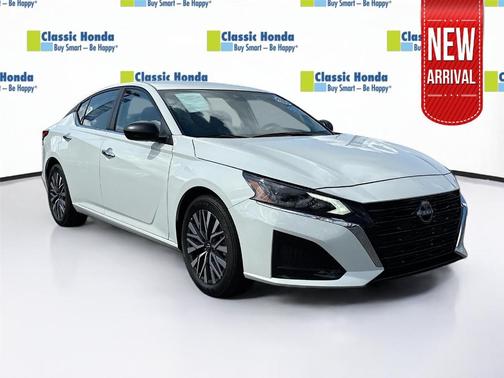 Glacier White 2025 Nissan Altima SV
