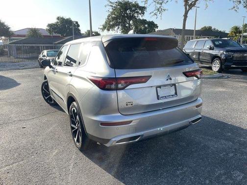 2022 Mitsubishi Outlander SE