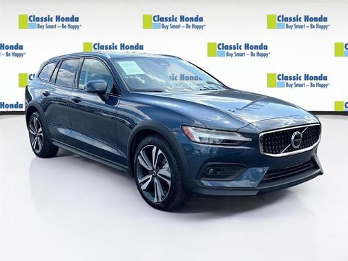 Denim Blue Metallic 2025 Volvo V60 Cross Country B5 Plus