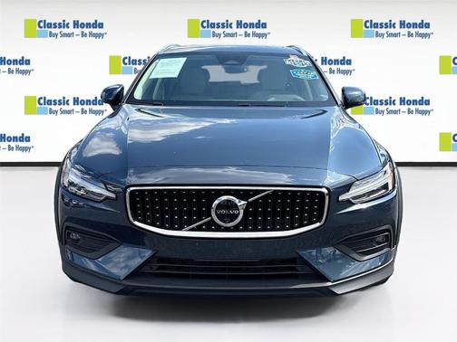 2025 Volvo V60 Cross Country B5 Plus