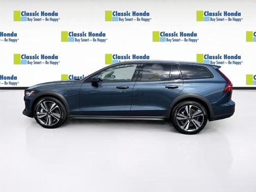 2025 Volvo V60 Cross Country B5 Plus