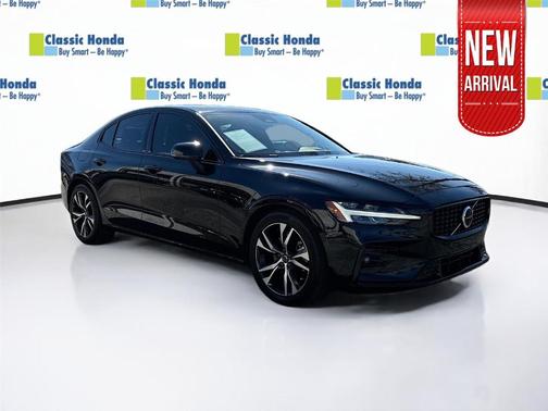 2024 Volvo S60 B5 Plus Dark Theme