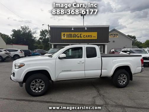 Super White 2017 Toyota Tacoma TRD Sport